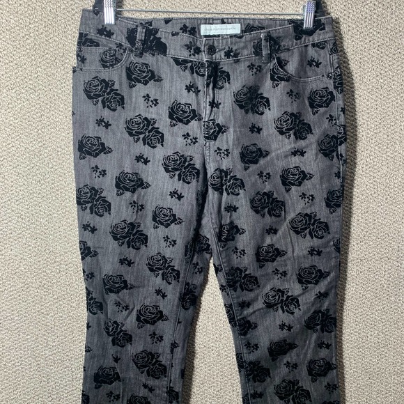 Chico's Platinum Jeans Womens Size 2 US L 12 Black Denim‎ Floral Velvet Skinny - Picture 2 of 12